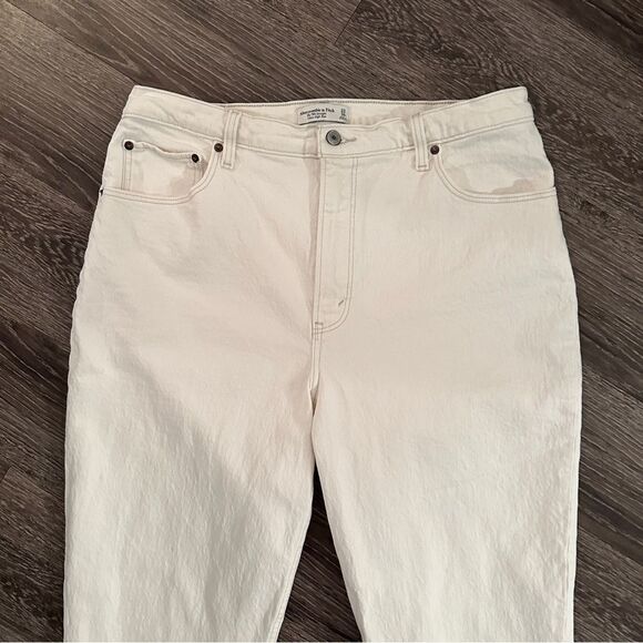 Abercrombie & Fitch Ultra High Rise 90s Straight Jean - Picture 3 of 5